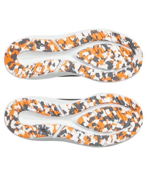 UNDER ARMOUR(アンダーアーマー)の「UAチャージド パスート4(ランニング/メンズ)(スニーカー・メンズ・グレー×ホワイト・25.5cm/28.0cm/27.0cm/29.0cm/28.5cm/27.5cm/26.5cm/26.0cm/25.0cm)」の5枚目の写真