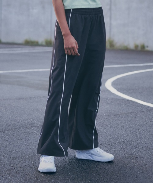 NEW BALANCE(ニューバランス)の「ウーブンワイドパンツ(スウェットパンツ・レディース・ライトグレー/ブラック・SMALL/MEDIUM/LARGE/X-LARGE)」の4枚目の写真