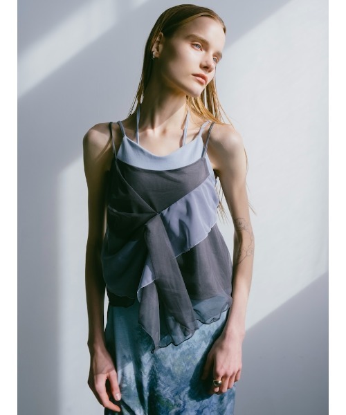 sahara(サハラ)の「Bi-color Ruffle Sheer Camisole/バイカラーラッフルシアーキャミソール(キャミソール・レディース・ブラック/ブルーグレー/ブラウン・FREE)」の5枚目の写真