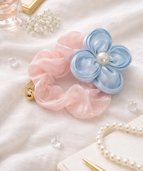 almo(アルモ)の「【Bls】【ZA】【Bling Leads】お花ヘアゴム シュシュ(BL)(シュシュ・レディース・ブルー/イエロー/オレンジ/ピンク・FREE)」の1枚目の写真