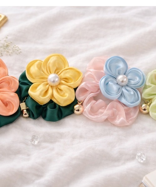 almo(アルモ)の「【Bls】【ZA】【Bling Leads】お花ヘアゴム シュシュ(BL)(シュシュ・レディース・ブルー/イエロー/オレンジ/ピンク・FREE)」の5枚目の写真