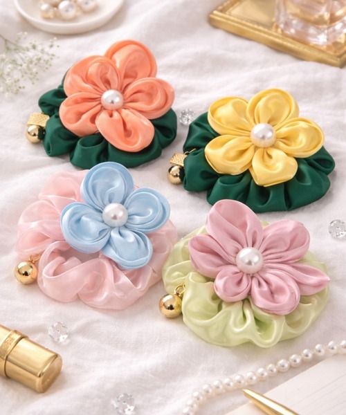 almo(アルモ)の「【Bls】【ZA】【Bling Leads】お花ヘアゴム シュシュ(BL)(シュシュ・レディース・ブルー/イエロー/オレンジ/ピンク・FREE)」の6枚目の写真