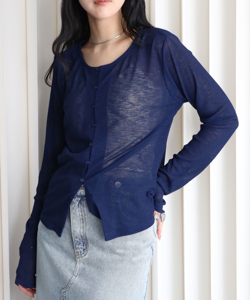 YENNA（イェンナ）の「シアーリブカーディガン　冷房対策/レイヤード（カーディガン/ボレロ・レディース・ブラック/ピンク/ホワイト/ネイビー/サックスブルー・FREE）」の3枚目の写真