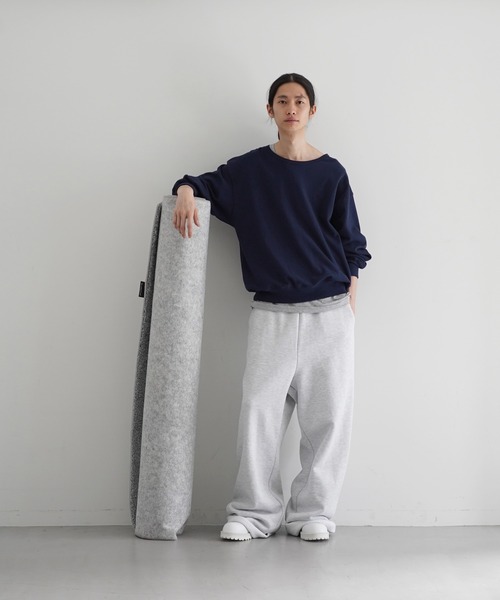 KAIKO（カイコー）の「KAIKO Crew neck sweat（スウェット・レディース・アッシュグレー/ネイビー・1/2）」の2枚目の写真