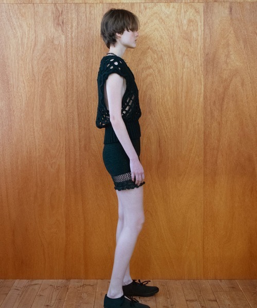 leinwande(ラインヴァンド)の「Mix Yarn Crochet Top / ミックスヤーンクロシェトップ(ベスト・レディース・ブラック・ONE SIZE)」の4枚目の写真