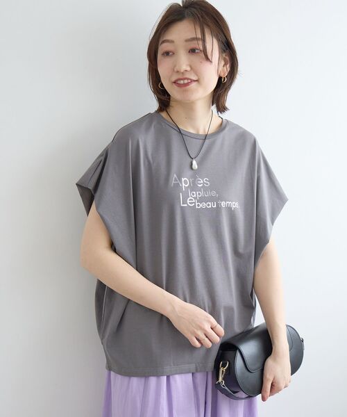 le.coeur blanc(ルクールブラン)の「《WEB限定アイテム》ショルダータック箔プリントTシャツ(Tシャツ/カットソー・レディース・ブラック/グレー/オフホワイト・38)」の1枚目の写真