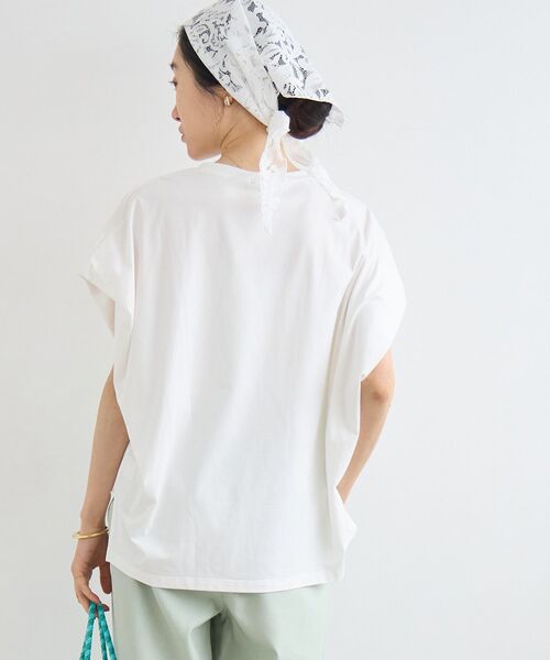 le.coeur blanc(ルクールブラン)の「《WEB限定アイテム》ショルダータック箔プリントTシャツ(Tシャツ/カットソー・レディース・ブラック/グレー/オフホワイト・38)」の9枚目の写真