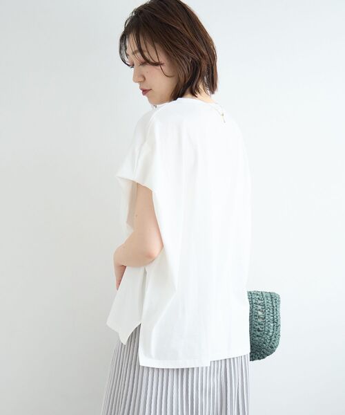 le.coeur blanc(ルクールブラン)の「《WEB限定アイテム》ショルダータック箔プリントTシャツ(Tシャツ/カットソー・レディース・ブラック/グレー/オフホワイト・38)」の17枚目の写真