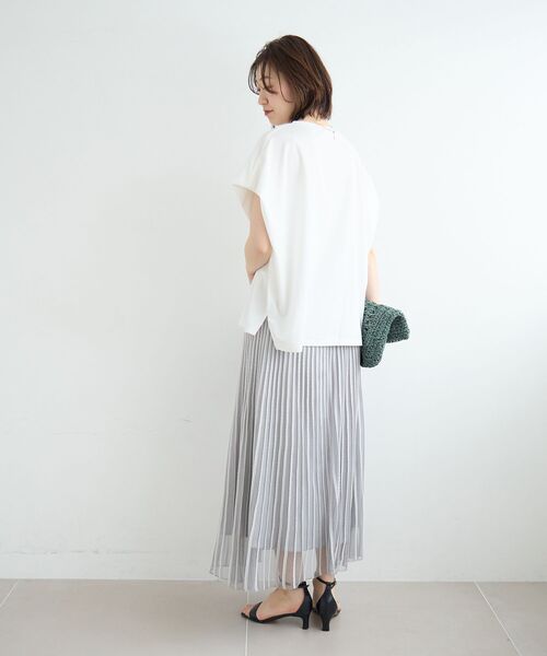 le.coeur blanc(ルクールブラン)の「《WEB限定アイテム》ショルダータック箔プリントTシャツ(Tシャツ/カットソー・レディース・ブラック/グレー/オフホワイト・38)」の19枚目の写真