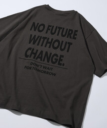 Firsthand（ファーストハンド）の「Firsthand/ファーストハンド 6オンス フロントロゴ 刺繍 クルーネックTシャツ / バックプリントTシャツ PRINT LEFT CHEST EMBROIDERY BOX FIRST（Tシャツ/カットソー）」