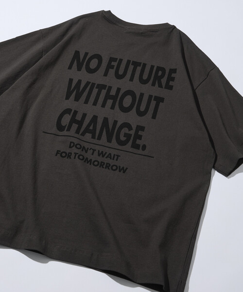 Firsthand(ファーストハンド)の「Firsthand/ファーストハンド 6オンス フロントロゴ 刺繍 クルーネックTシャツ / バックプリントTシャツ PRINT LEFT CHEST EMBROIDERY BOX FIRST(Tシャツ/カットソー・メンズ・ブルーグレー/ブラック/グレー/チャコールグレー/ホワイト・LARGE/MEDIUM)」の3枚目の写真