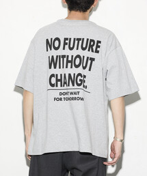 Firsthand（ファーストハンド）の「Firsthand/ファーストハンド 6オンス フロントロゴ 刺繍 クルーネックTシャツ / バックプリントTシャツ PRINT LEFT CHEST EMBROIDERY BOX FIRST（Tシャツ/カットソー）」