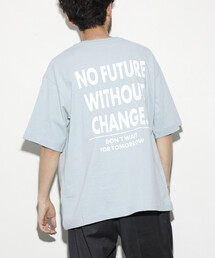 Firsthand（ファーストハンド）の「Firsthand/ファーストハンド 6オンス フロントロゴ 刺繍 クルーネックTシャツ / バックプリントTシャツ PRINT LEFT CHEST EMBROIDERY BOX FIRST（Tシャツ/カットソー）」