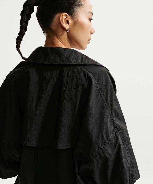 NIKE(ナイキ)の「ナイキ スポーツウェア ウィメンズ オーバーサイズド 軽量 UV ジャケット / Nike Sportswear Women's Oversized Lightweight UV Jacket IO1521-010 Black(ブルゾン・レディース・ブラック・XL/L/XS/S/M)」の10枚目の写真