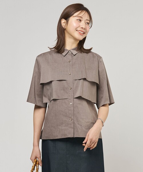J.PRESS(ジェイプレス)の「【WEB限定カラーあり・一枚で着映え】ラミーポプリン ティアード シャツ(シャツ/ブラウス・レディース・ホワイト系/ブラウン系/ライトグリーン系/ブルー系/ふじ色系・T13/T15)」の2枚目の写真