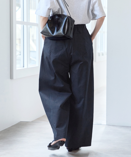 U by SPICK&SPAN(ユーバイスピックアンドスパン)の「《追加》ルーズタックチノパンツ(チノパンツ・レディース・カーキ/ベージュ/ネイビー・34/36/38)」の4枚目の写真