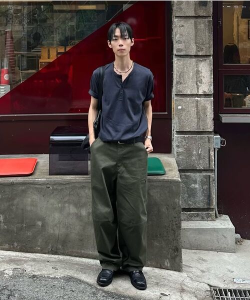 NONBLANK(ノンブランク)の「ヘンリーネックHSニット_PALE GREY(Tシャツ/カットソー・メンズ・グレー・MEDIUM/LARGE/X-LARGE)」の4枚目の写真