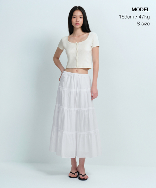 MUSINSA STANDARD WOMAN（ムシンサスタンダードウーマン）の「ウィメンズスリムクロップスクエアネックボタンTシャツ[クリーム]（Tシャツ/カットソー・レディース・その他・SMALL/MEDIUM/LARGE/X-SMALL）」の2枚目の写真