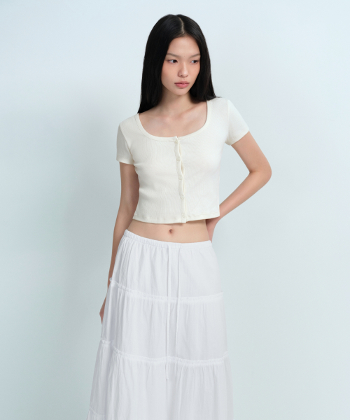 MUSINSA STANDARD WOMAN（ムシンサスタンダードウーマン）の「ウィメンズスリムクロップスクエアネックボタンTシャツ[クリーム]（Tシャツ/カットソー・レディース・その他・SMALL/MEDIUM/LARGE/X-SMALL）」の3枚目の写真