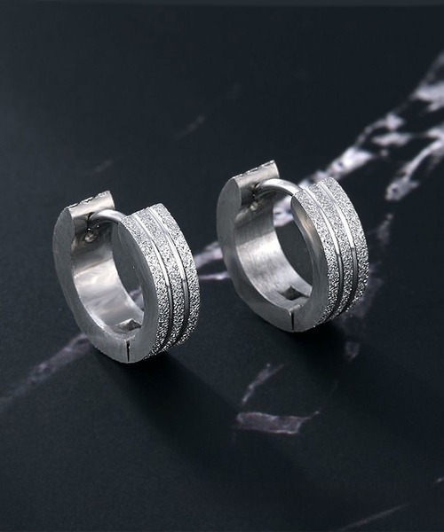 SBG(エスビー)の「SBG グリッターレイヤードライン フープピアス 片耳(ピアス(片耳用)・メンズ・ブラック/シルバー・FREE)」の8枚目の写真