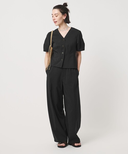 BEAUTY&YOUTH UNITED ARROWS(ビューティーアンドユースユナイテッドアローズ)の「カーブスリーブ Vネック ブラウス UVカット 防シワ ウォッシャブル(シャツ/ブラウス・レディース・ブラック/オフホワイト/ブラウン・FREE)」の2枚目の写真