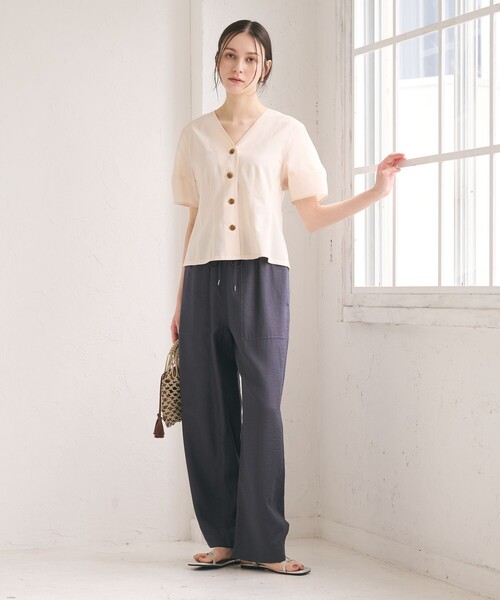 BEAUTY&YOUTH UNITED ARROWS(ビューティーアンドユースユナイテッドアローズ)の「カーブスリーブ Vネック ブラウス UVカット 防シワ ウォッシャブル(シャツ/ブラウス・レディース・ブラック/オフホワイト/ブラウン・FREE)」の5枚目の写真