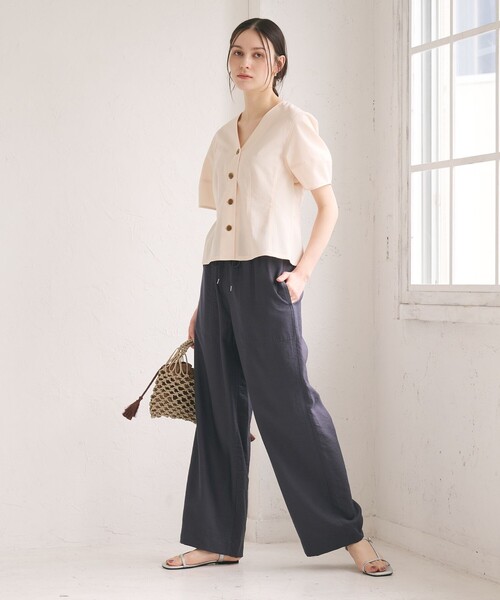 BEAUTY&YOUTH UNITED ARROWS(ビューティーアンドユースユナイテッドアローズ)の「カーブスリーブ Vネック ブラウス UVカット 防シワ ウォッシャブル(シャツ/ブラウス・レディース・ブラック/オフホワイト/ブラウン・FREE)」の6枚目の写真