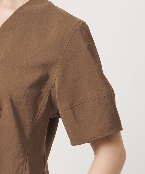 BEAUTY&YOUTH UNITED ARROWS(ビューティーアンドユースユナイテッドアローズ)の「カーブスリーブ Vネック ブラウス UVカット 防シワ ウォッシャブル(シャツ/ブラウス・レディース・ブラック/オフホワイト/ブラウン・FREE)」の17枚目の写真
