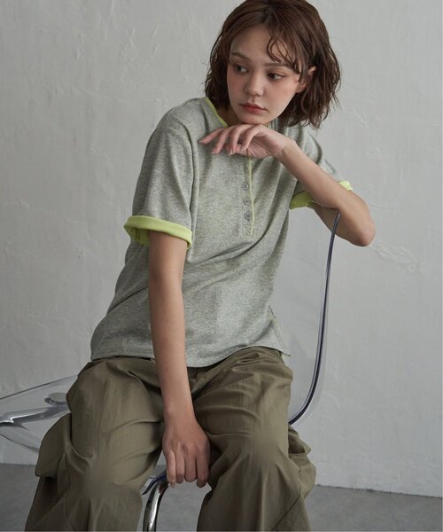 notch.(ノッチ)の「バイカラーヘンリーネックTシャツ(Tシャツ/カットソー・レディース・ブラック/グレー/ブルー・M)」の1枚目の写真