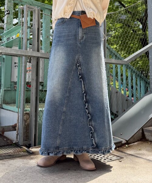 w closet（ダブルクローゼット）の「【低身長/高身長サイズあり◎】フリルデニムロングスカート（スカート・レディース・ブラック/ブルー・SMALL/MEDIUM）」の21枚目の写真