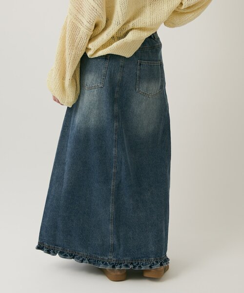 w closet（ダブルクローゼット）の「【低身長/高身長サイズあり◎】フリルデニムロングスカート（スカート・レディース・ブラック/ブルー・SMALL/MEDIUM）」の3枚目の写真