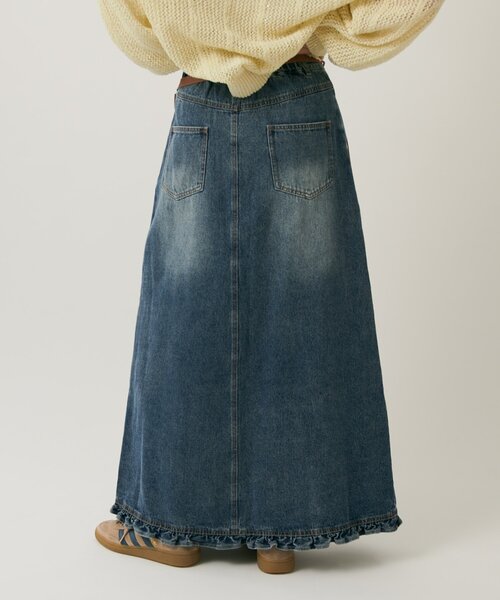 w closet（ダブルクローゼット）の「【低身長/高身長サイズあり◎】フリルデニムロングスカート（スカート・レディース・ブラック/ブルー・SMALL/MEDIUM）」の4枚目の写真