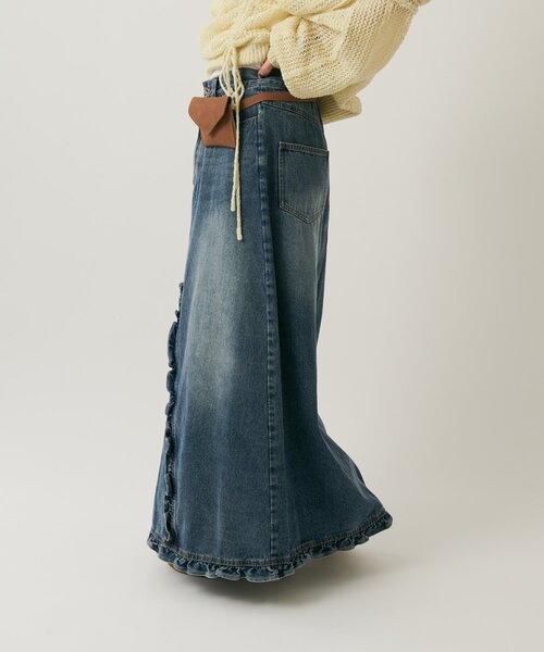 w closet（ダブルクローゼット）の「【低身長/高身長サイズあり◎】フリルデニムロングスカート（スカート・レディース・ブラック/ブルー・SMALL/MEDIUM）」の5枚目の写真