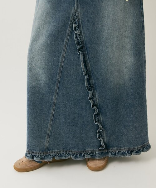w closet（ダブルクローゼット）の「【低身長/高身長サイズあり◎】フリルデニムロングスカート（スカート・レディース・ブラック/ブルー・SMALL/MEDIUM）」の7枚目の写真