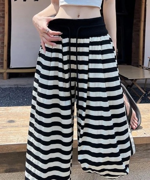 Ritzy(リッツィー)の「ボーダー柄 ワイドパンツ(その他パンツ・レディース・ブラック/ネイビー・M/L/S)」の6枚目の写真