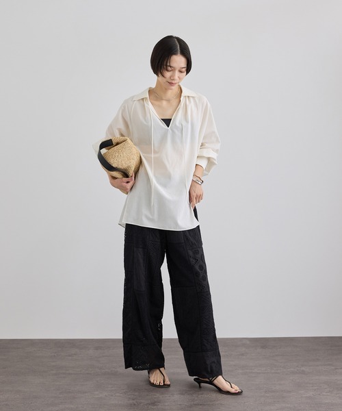 SALON adam et rope'（サロン アダム エ ロペ）の「【WEB限定】刺繍レースパッチワークパンツ / セットアップ対応（その他パンツ・レディース・ブラック/ホワイト・FREE）」の4枚目の写真