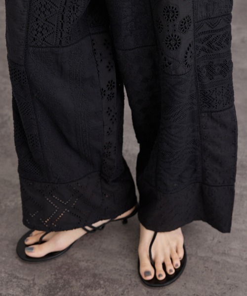 SALON adam et rope'（サロン アダム エ ロペ）の「【WEB限定】刺繍レースパッチワークパンツ / セットアップ対応（その他パンツ・レディース・ブラック/ホワイト・FREE）」の15枚目の写真