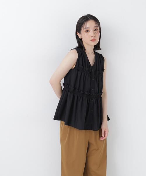 NATURAL BEAUTY BASIC(ナチュラルビューティーベーシック)の「Vネックティアードブラウス(シャツ/ブラウス・レディース・レッド/ブルー/ブラック/オフホワイト・フリ-)」の11枚目の写真