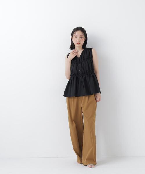NATURAL BEAUTY BASIC(ナチュラルビューティーベーシック)の「Vネックティアードブラウス(シャツ/ブラウス・レディース・レッド/ブルー/ブラック/オフホワイト・フリ-)」の12枚目の写真
