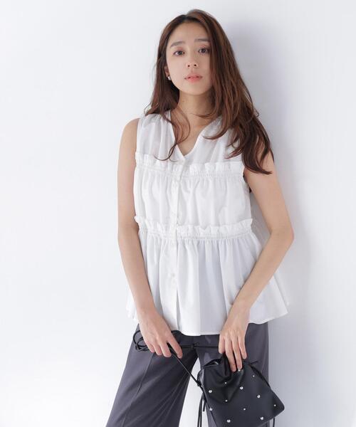NATURAL BEAUTY BASIC(ナチュラルビューティーベーシック)の「Vネックティアードブラウス(シャツ/ブラウス・レディース・レッド/ブルー/ブラック/オフホワイト・フリ-)」の21枚目の写真