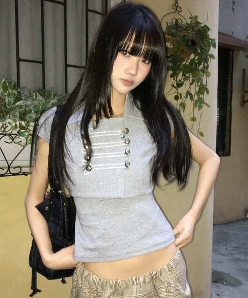 .KOM(ドットコム)の「A'GEM/9 × .kom 『.KOM/ドットケーオーエム』ナポレオンスリムトップス(その他トップス・レディース・グレー・FREE)」の2枚目の写真