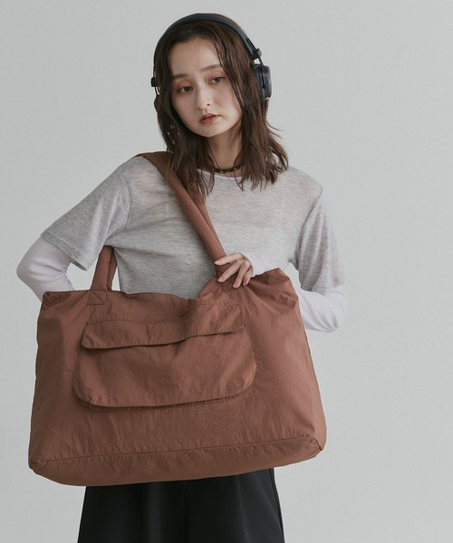 ad thie(アドティエ)の「ビッグ ナイロン トートバッグ(トートバッグ・レディース・アイボリー/ライトグレー/パープル/ブラック/ブラウン/カーキ・FREE)」の12枚目の写真
