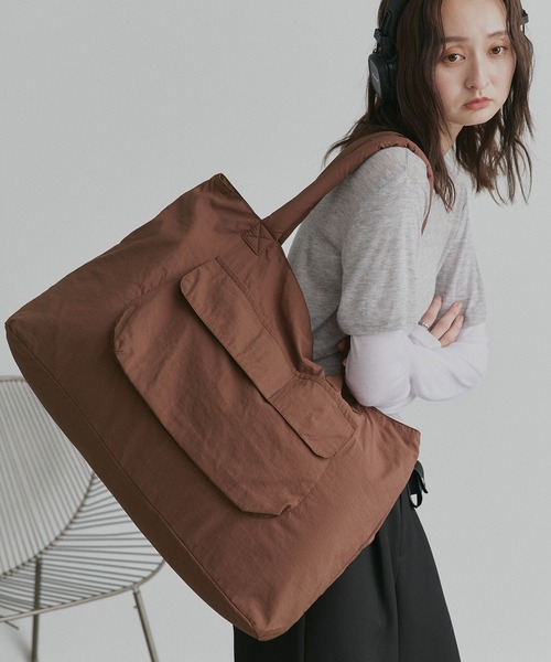 ad thie(アドティエ)の「ビッグ ナイロン トートバッグ(トートバッグ・レディース・アイボリー/ライトグレー/パープル/ブラック/ブラウン/カーキ・FREE)」の13枚目の写真