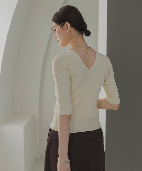 URBAN RESEARCH（アーバンリサーチ）の「Vネックハーフスリーブリブニット（ニット/セーター・レディース・ネイビー/ベージュ系その他/アイボリー・FREE）」の6枚目の写真