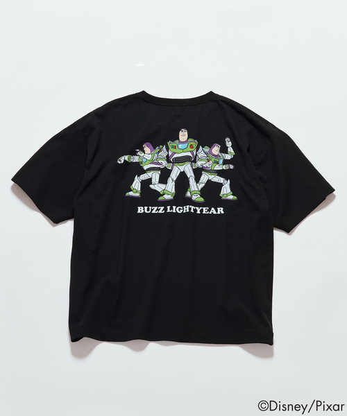 JOURNAL STANDARD relume(ジャーナルスタンダード レリューム)の「TOY STORY 5 /トイ・ストーリー 5 / 別注 FANTASY A&G INC プリント Tシャツ(Tシャツ/カットソー・メンズ・ホワイト/ブラック/ブラックミックス/ホワイト系その他/ブラック系その他・MEDIUM/LARGE)」の5枚目の写真