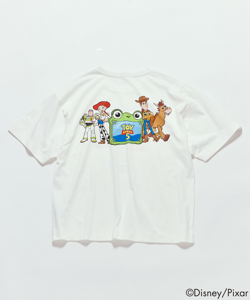 JOURNAL STANDARD relume(ジャーナルスタンダード レリューム)の「TOY STORY 5 /トイ・ストーリー 5 / 別注 FANTASY A&G INC プリント Tシャツ(Tシャツ/カットソー・メンズ・ホワイト/ブラック/ブラックミックス/ホワイト系その他/ブラック系その他・MEDIUM/LARGE)」の2枚目の写真