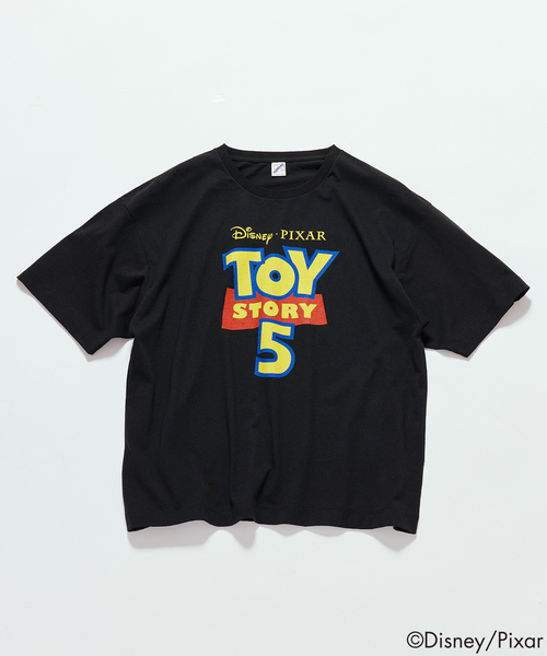 JOURNAL STANDARD relume(ジャーナルスタンダード レリューム)の「TOY STORY 5 /トイ・ストーリー 5 / 別注 FANTASY A&G INC プリント Tシャツ(Tシャツ/カットソー・メンズ・ホワイト/ブラック/ブラックミックス/ホワイト系その他/ブラック系その他・MEDIUM/LARGE)」の3枚目の写真