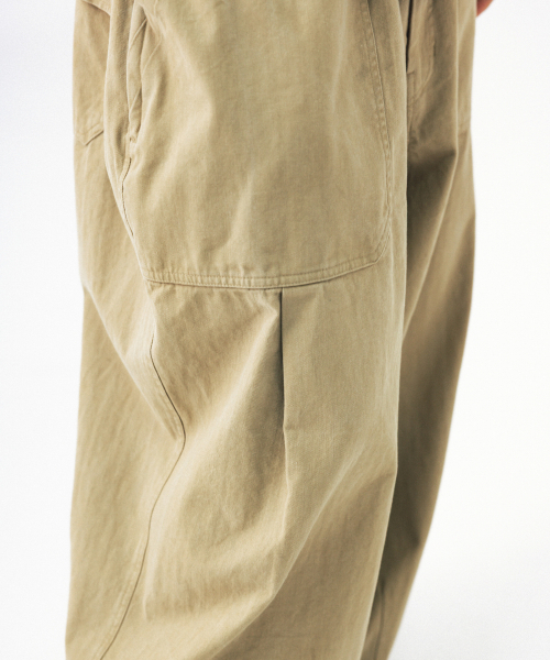 ANGLAN(アングラン)の「Herringbone Fatigue Balloon Pants - Beige(その他パンツ・メンズ・その他・1/2)」の5枚目の写真