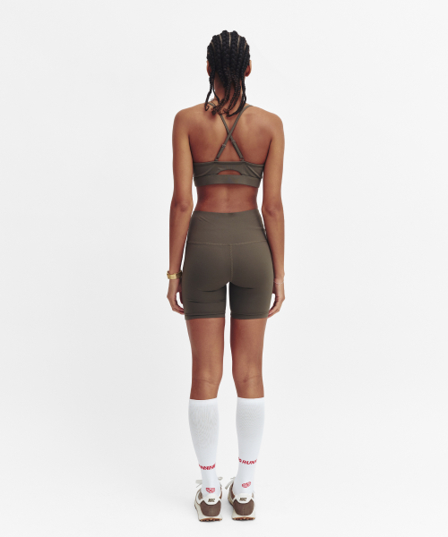 MENASOO(ミナス)の「Cross Strap Bra Top_Khaki(チューブトップ・レディース・カーキ・MEDIUM/LARGE/SMALL)」の4枚目の写真