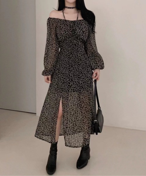 LUCPY(ラクピー)の「小花柄シャーリングシフォンワンピース(ワンピース・レディース・ブラック/アイボリー・FREE)」の2枚目の写真